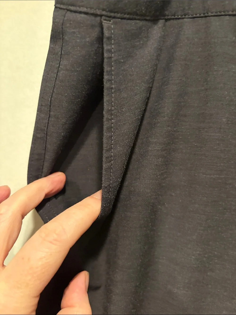 Faherty - All Day Belt Loop Shorts. 9 inch inseam. Dark Gray. Size 38. MSC0012